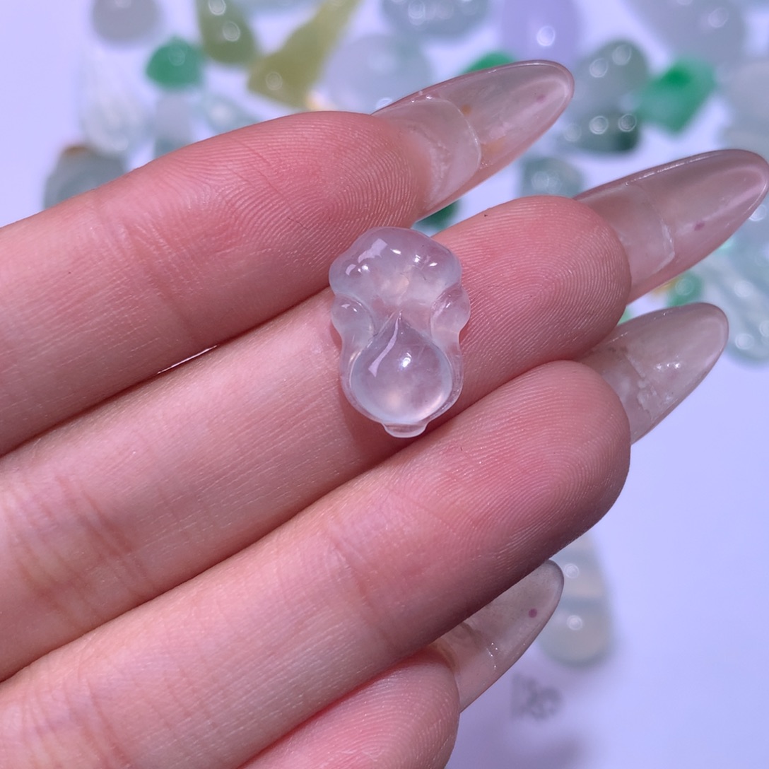 翡翠未镶嵌颈饰白菜