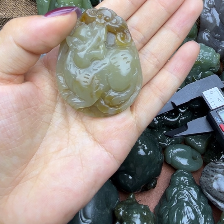 和田玉未镶嵌挂件