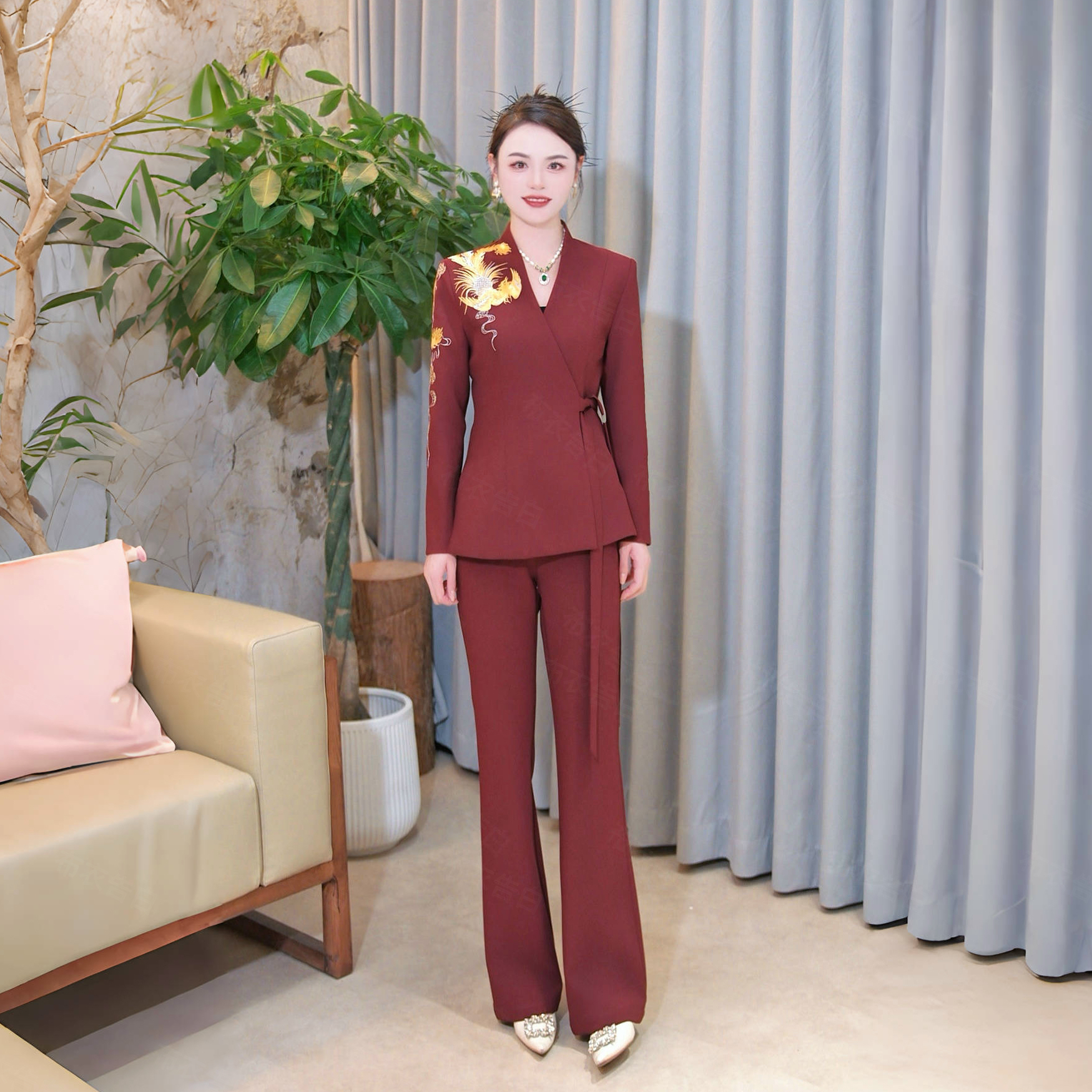 【凤转流年】BYGB-2025新款重工凤凰刺绣V领干练修身西服套装29003