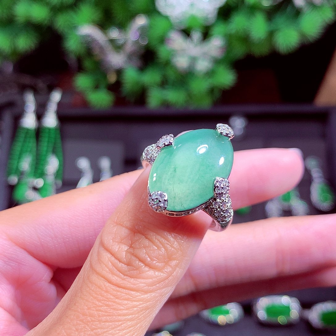 颈饰未镶嵌翡翠天然