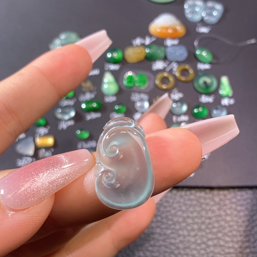 【闪购商品】翡翠挂件未镶嵌如意