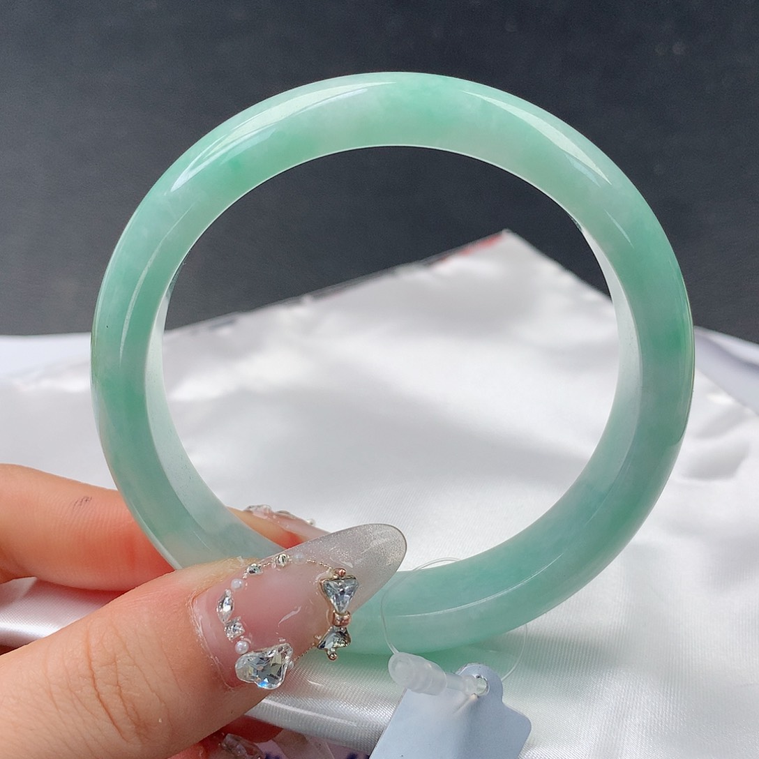 翡翠手镯未镶嵌56正58