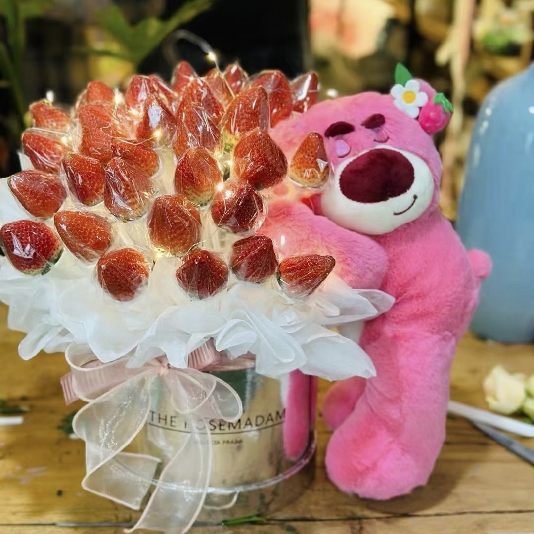 “莓”有烦恼草莓抱抱熊