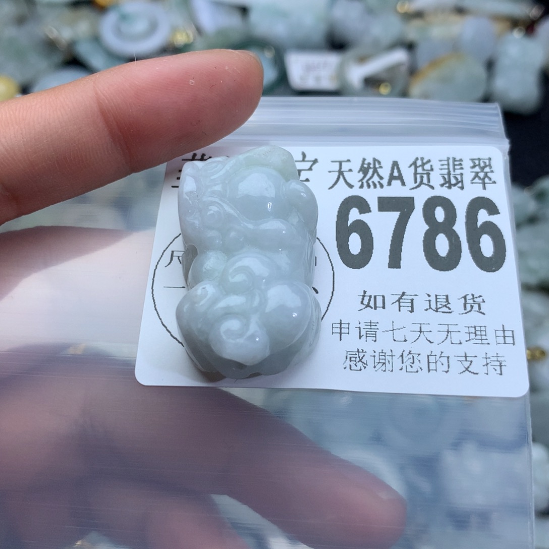 翡翠颈饰未镶嵌6786。