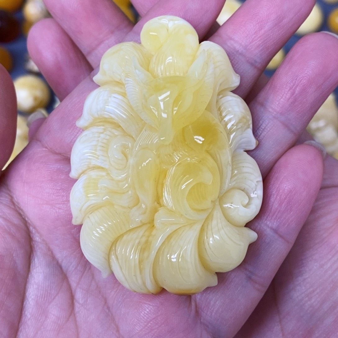 琥珀珠宝奇石未镶嵌