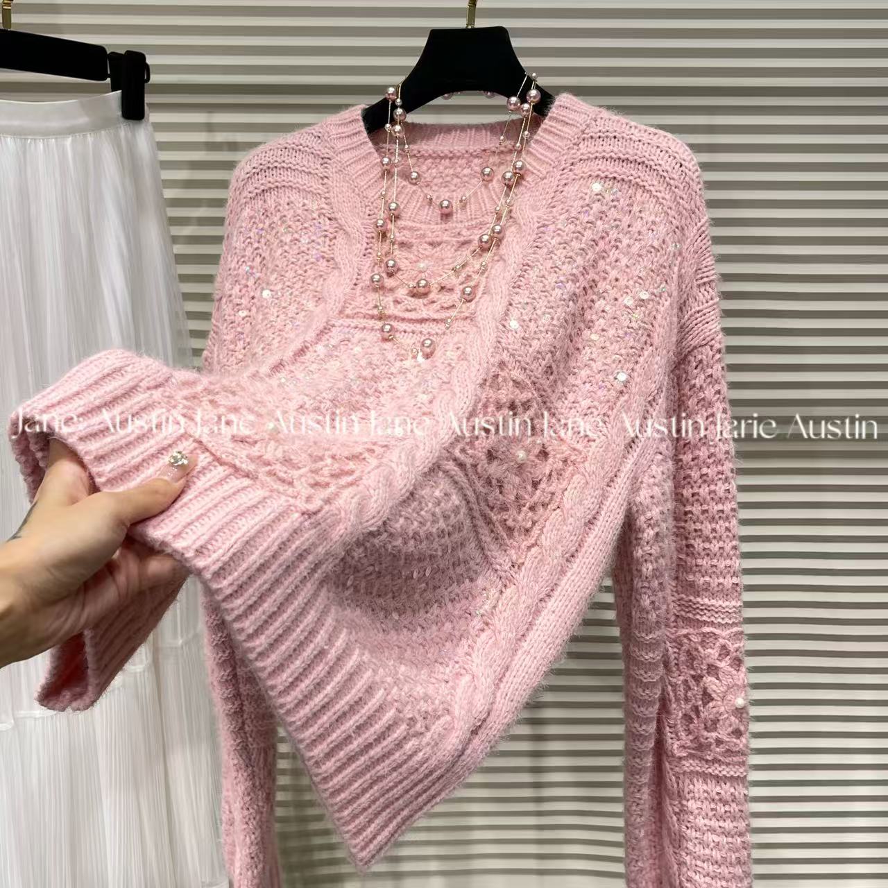 Jane Austin 14（牡丹粉）2025新款轻奢复古钩花亮片宽松圆领毛衣
