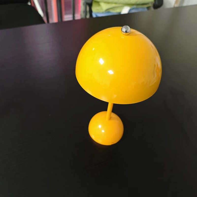 北欧设计师蘑菇台灯创意丹麦复古卧室床头高级感充电触摸花苞台灯