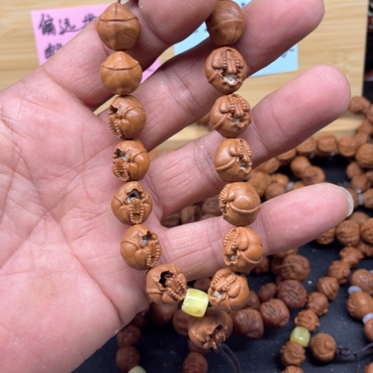 u*b龙纹桃核恶灵手串