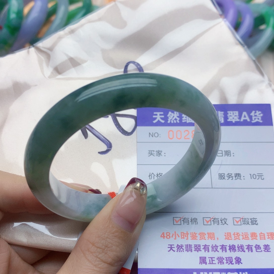 翡翠手镯未镶嵌翡翠手镯