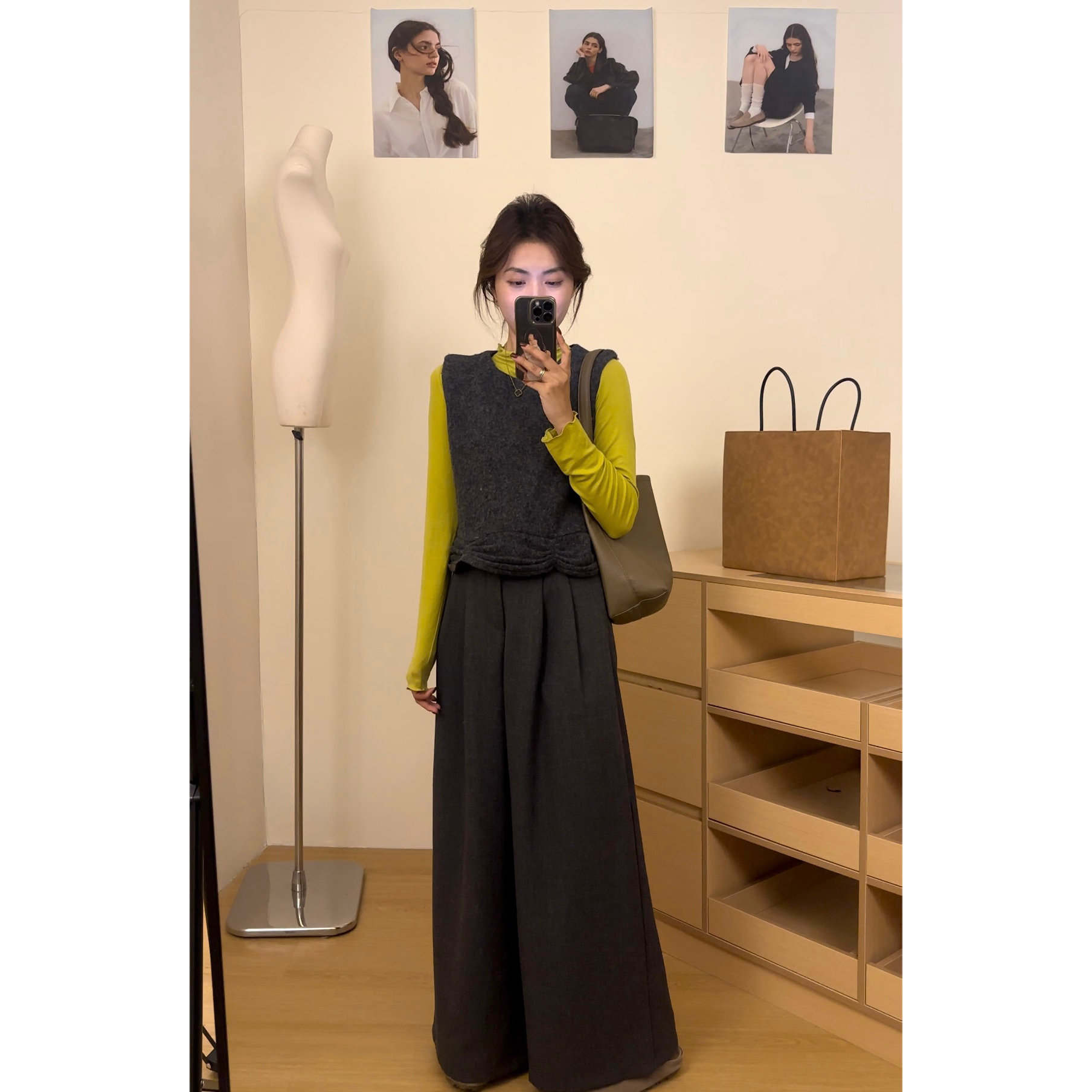 两颗桃  “泡菜馆”韩系设计感小众抽褶马甲上衣