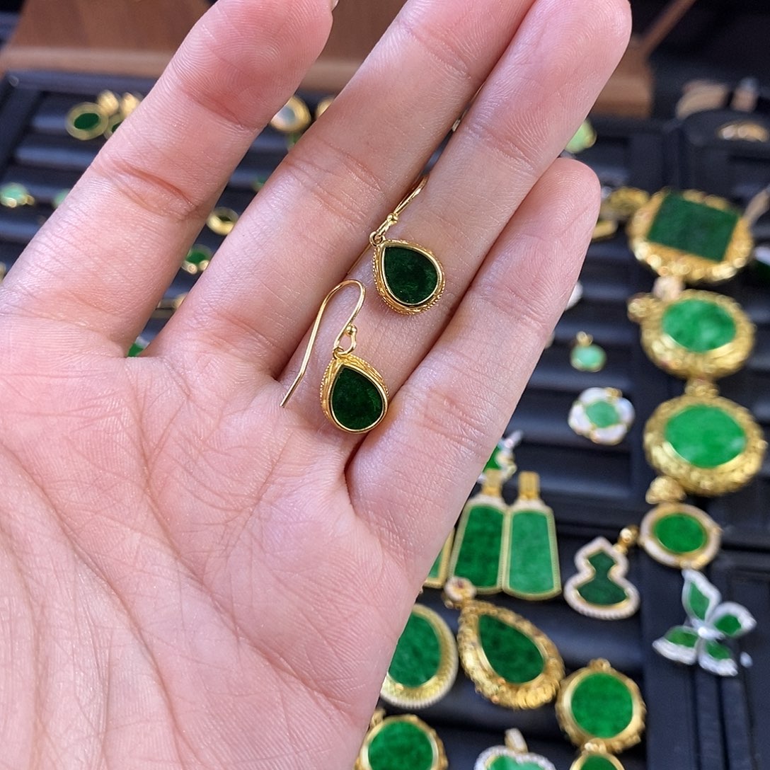 艳***翡翠未镶嵌耳饰缅甸翡翠耳饰