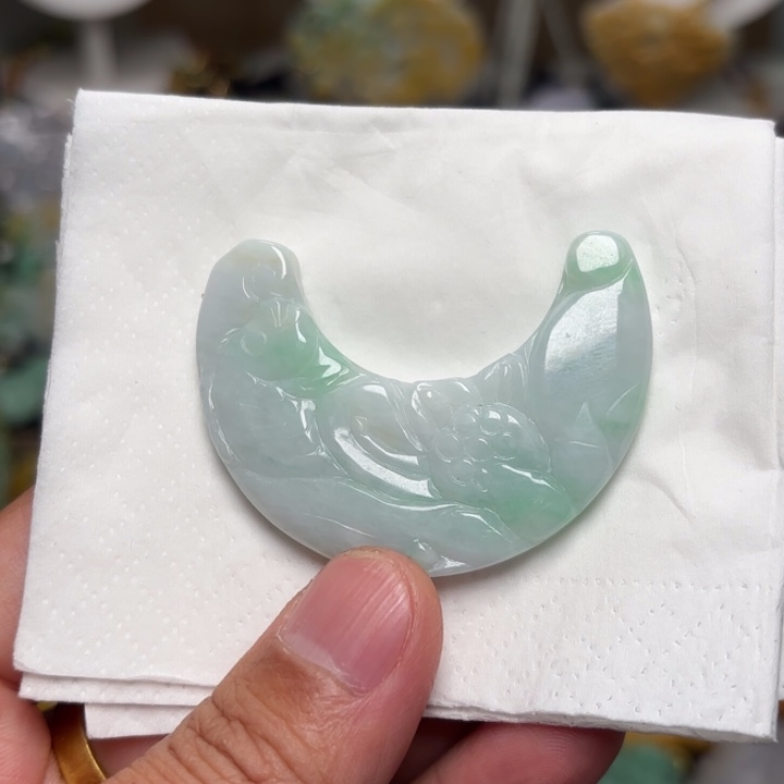 翡翠颈饰未镶嵌吊坠