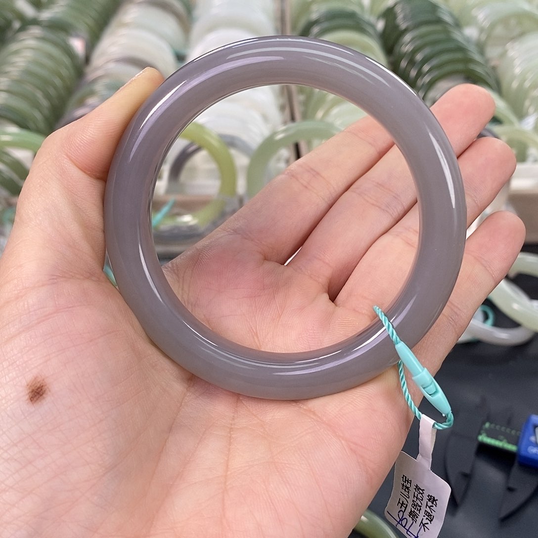 和田玉手镯未镶嵌大**?60