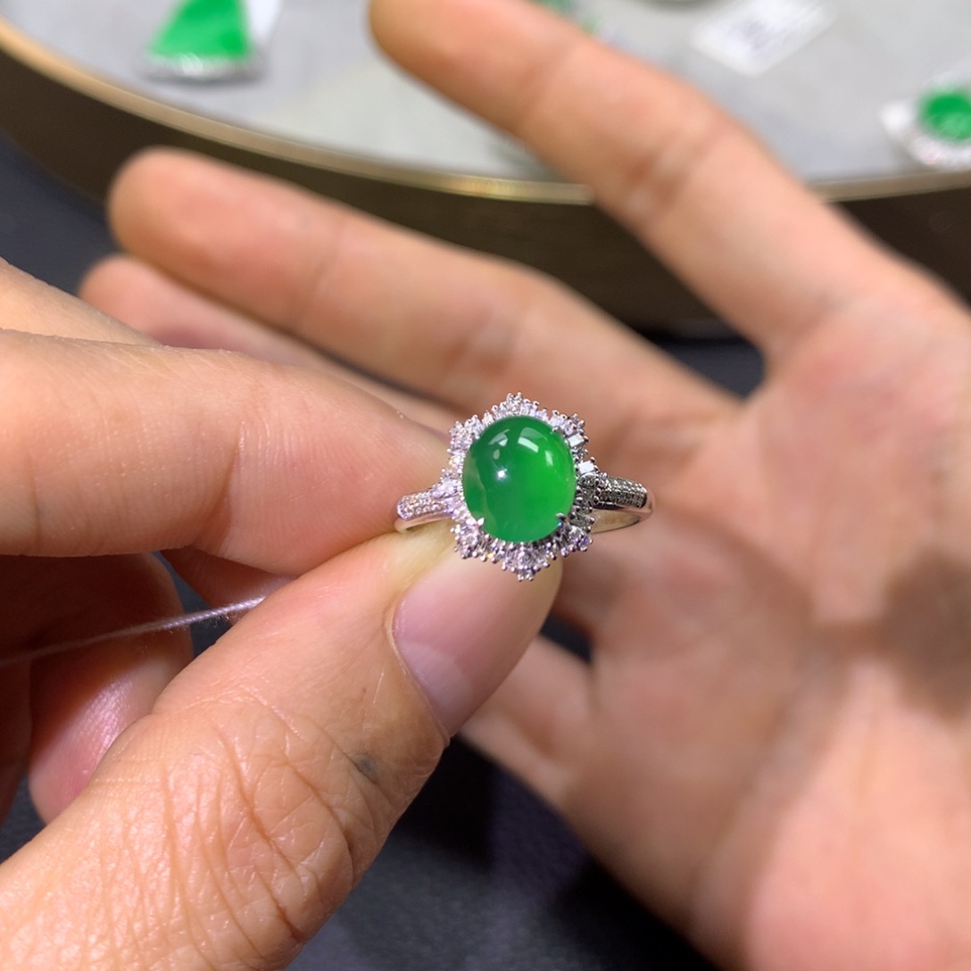 翡翠戒指18K金镶嵌翡翠