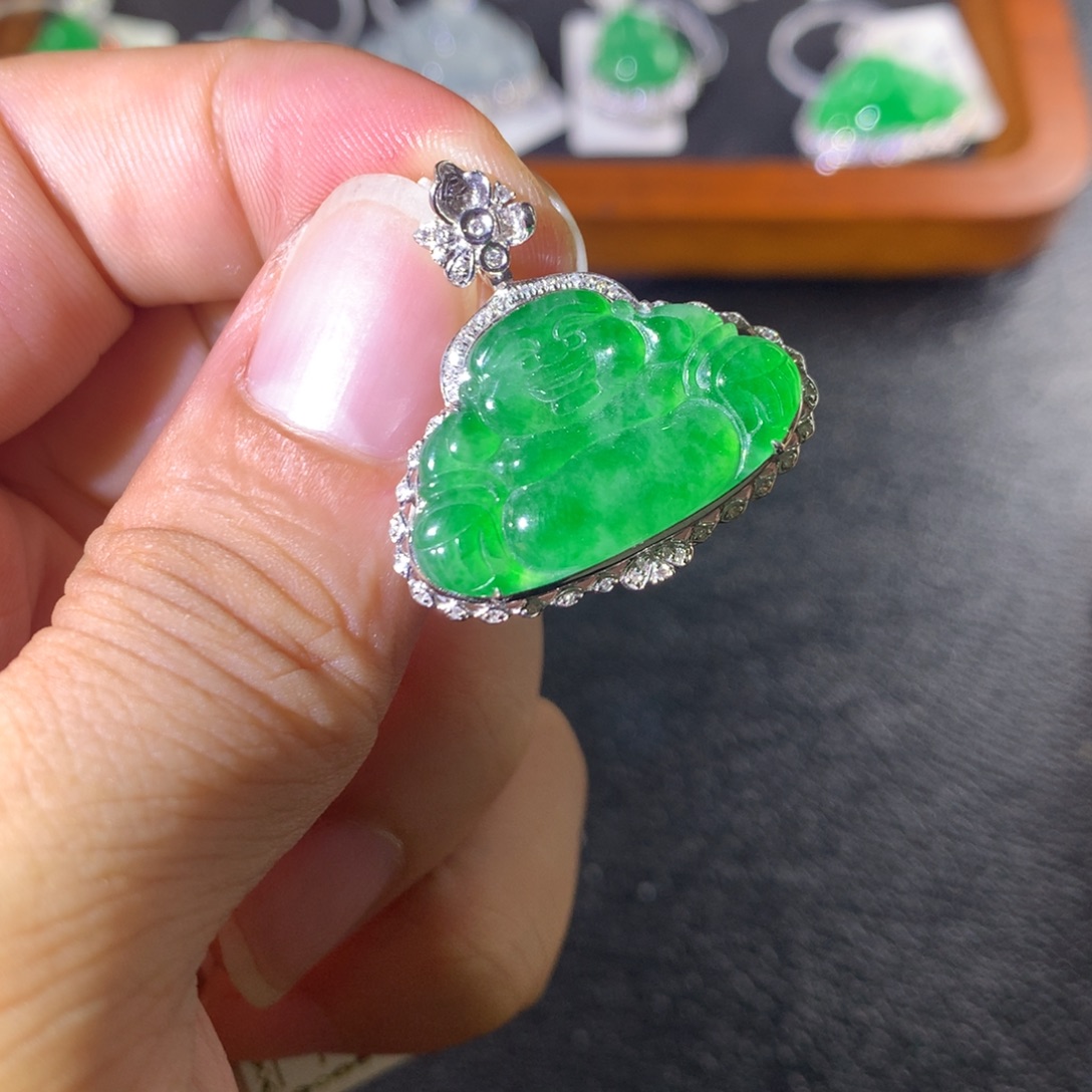 翡翠18K金镶嵌颈饰翡翠