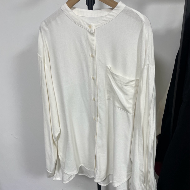 文艺风格宽松简约白色长袖衬衫舒适百搭