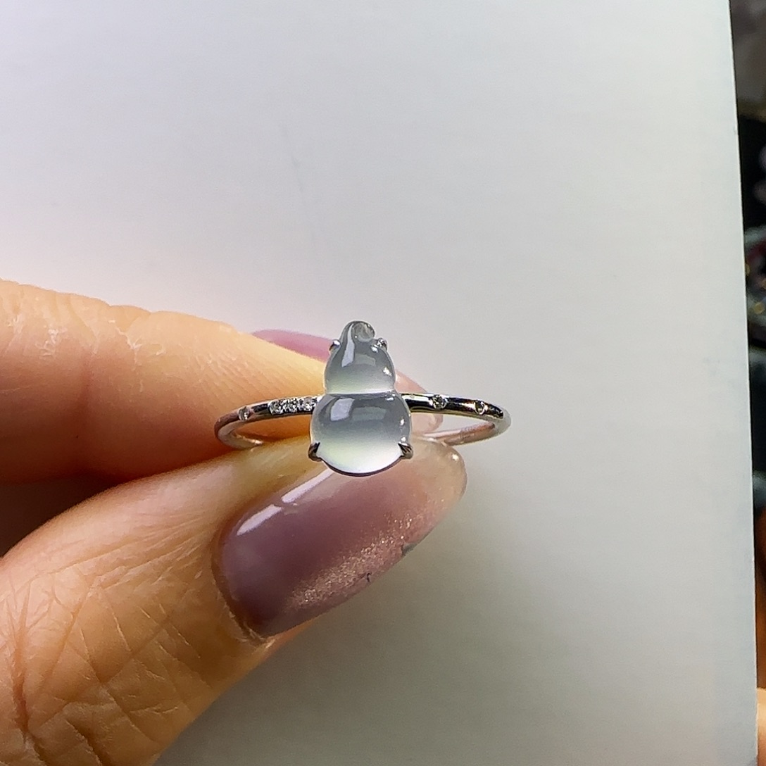 翡翠戒指18K金镶嵌天然缅料A货 白冰葫芦戒指