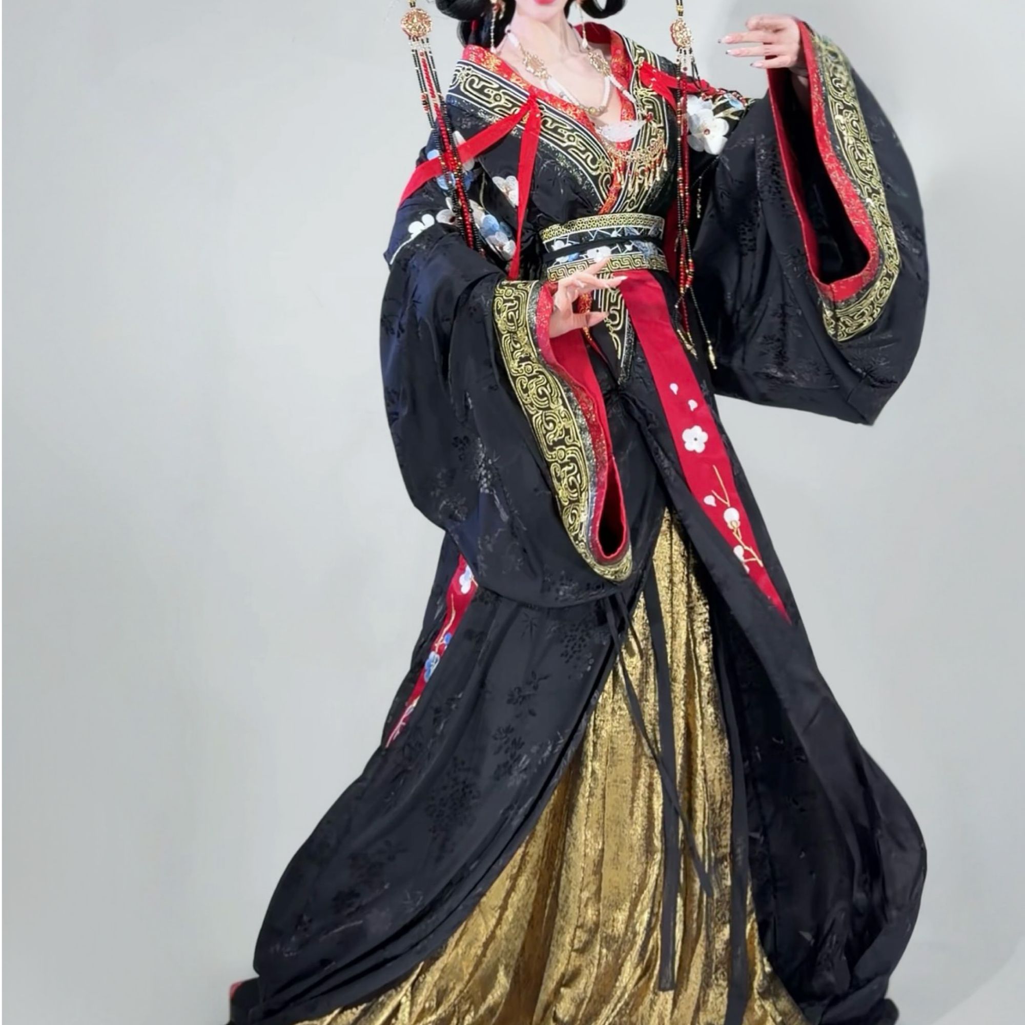 绛悠堂 迢迢 复原马山楚墓拖尾战国袍直裾刺绣汉服一片式齐腰裙