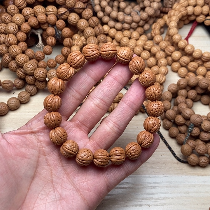 野生小桃核12尺宽脐红皮特价