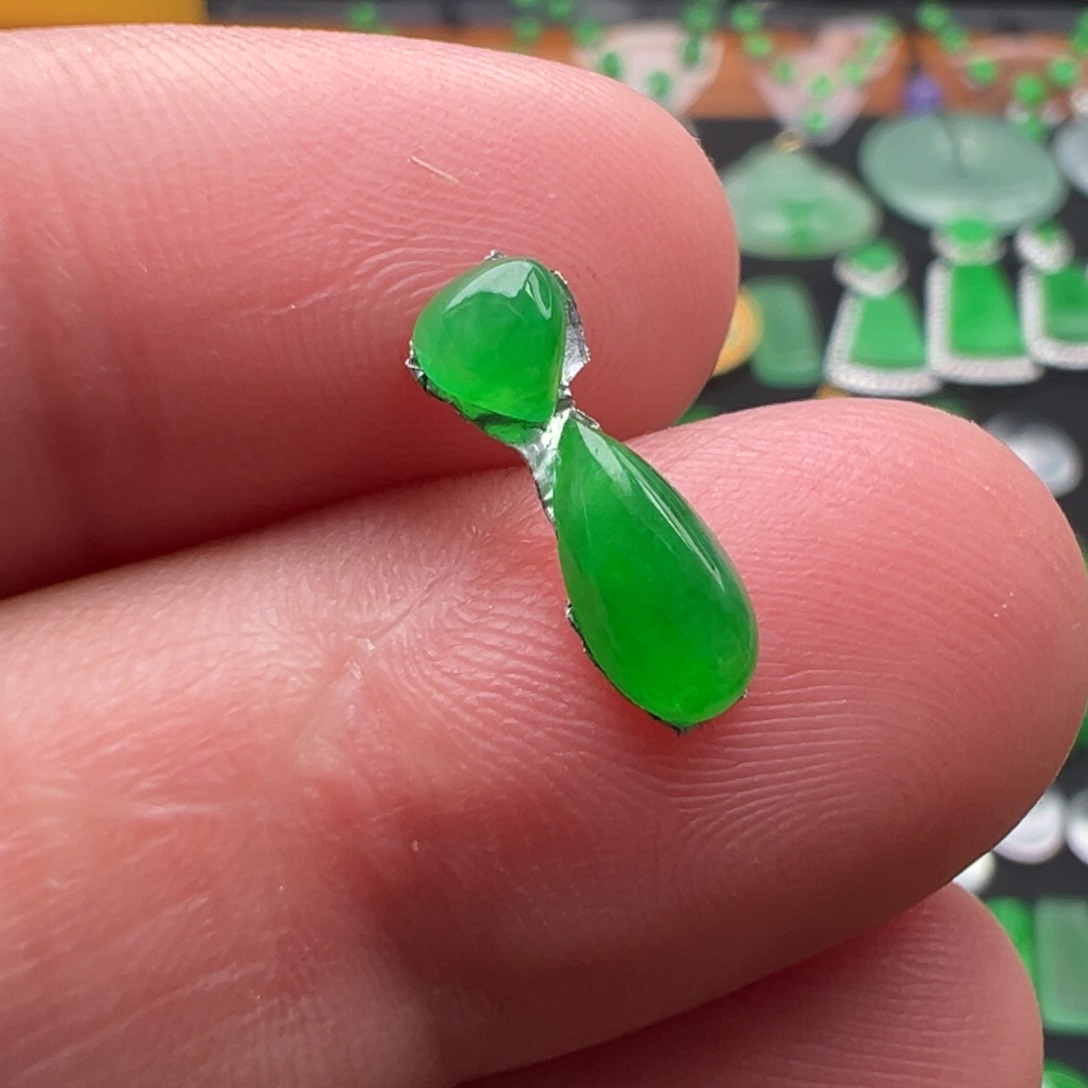 翡翠颈饰未镶嵌水滴套装