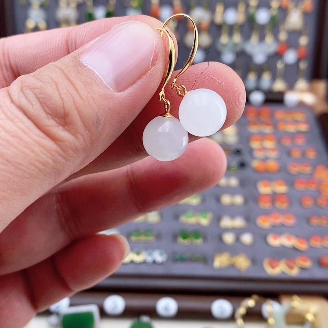 和田玉未镶嵌耳饰