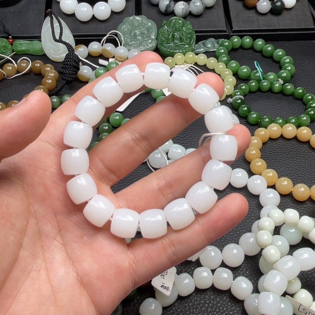 钱***溪和田玉未镶嵌手链