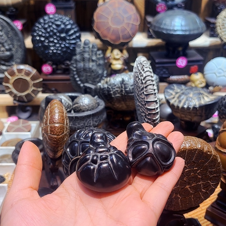 石材龟纹石小龟龟手把件