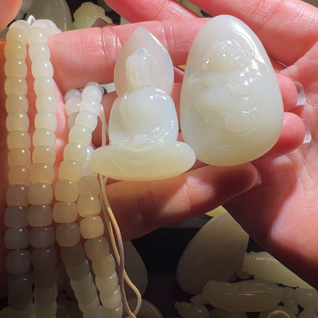 颈饰未镶嵌和田玉人***客