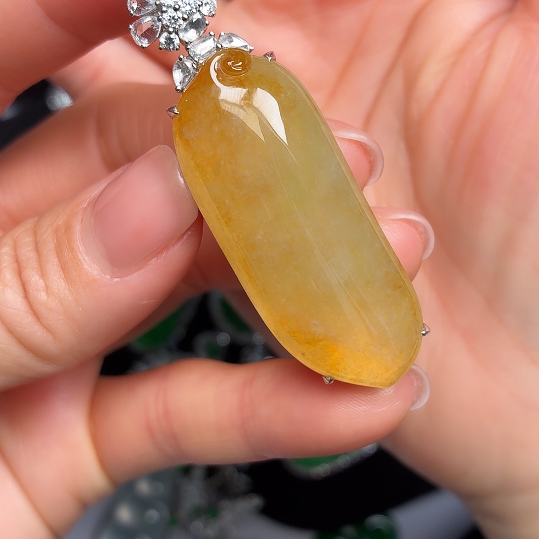 翡翠18K金镶嵌颈饰