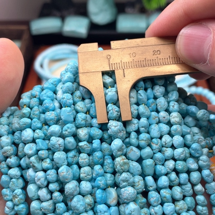 绿松石颈饰未镶嵌