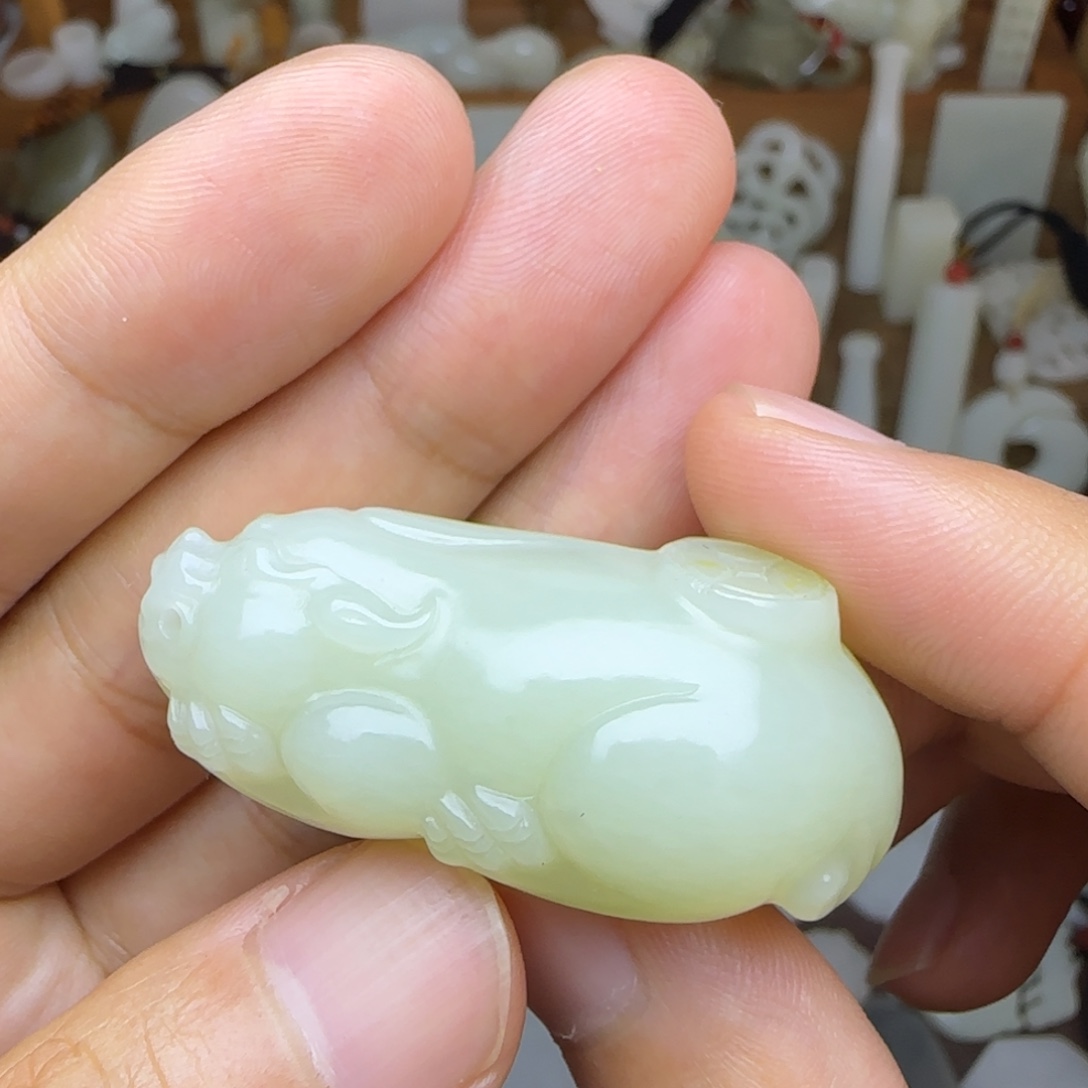 和田玉未镶嵌挂件貔貅