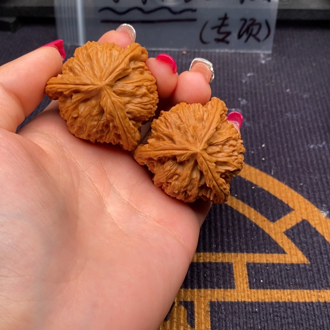 速***王文玩核桃吊坠白狮子