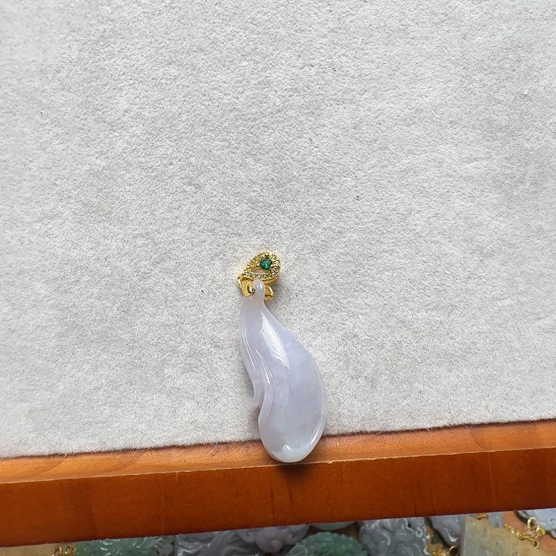 翡翠未镶嵌吊坠(赠链)