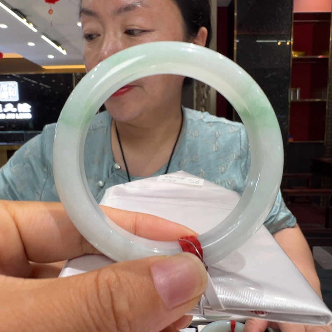 田***姐翡翠手镯未镶嵌飘花56.4