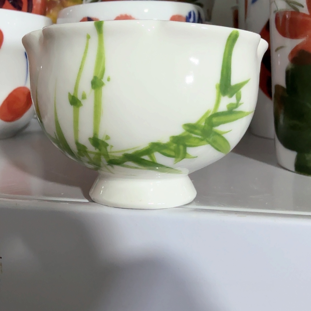 景德镇陶瓷花口杯50毫升