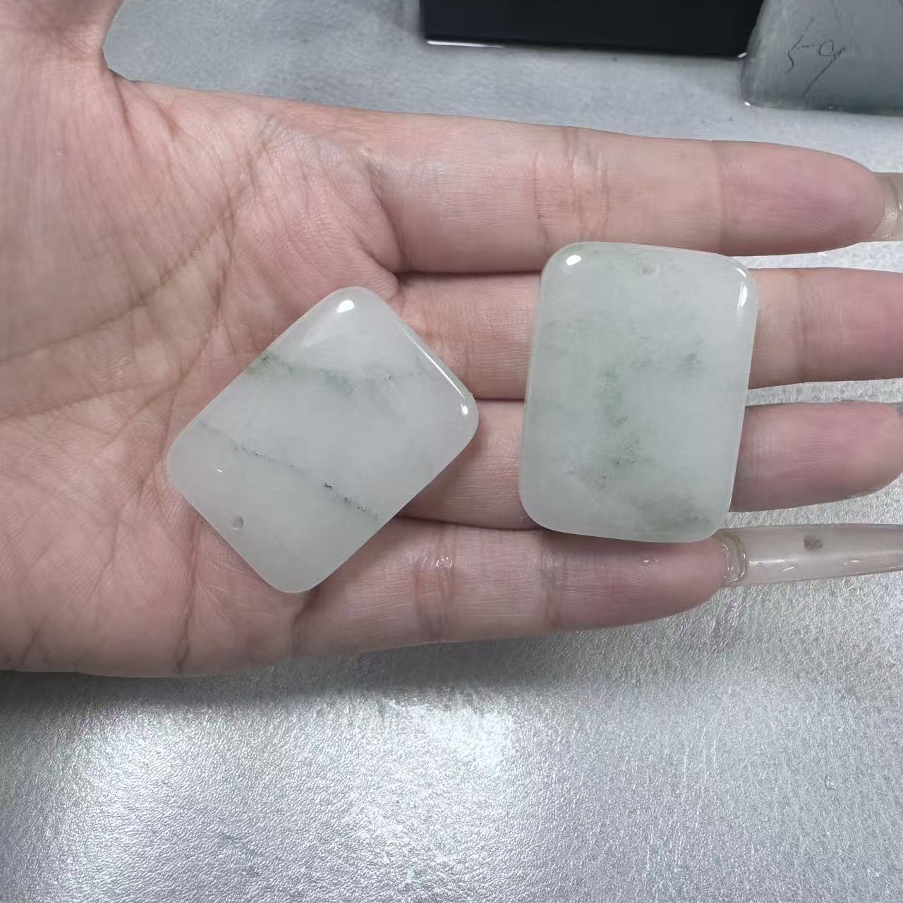 天然天山翠石英质玉平安无事牌拍一发一