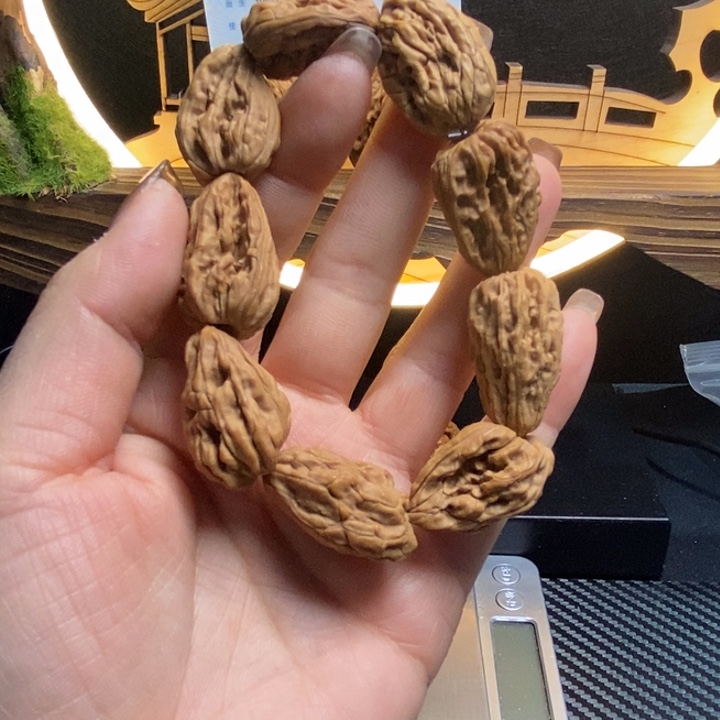 A***V文玩核桃把件1.9左右手串