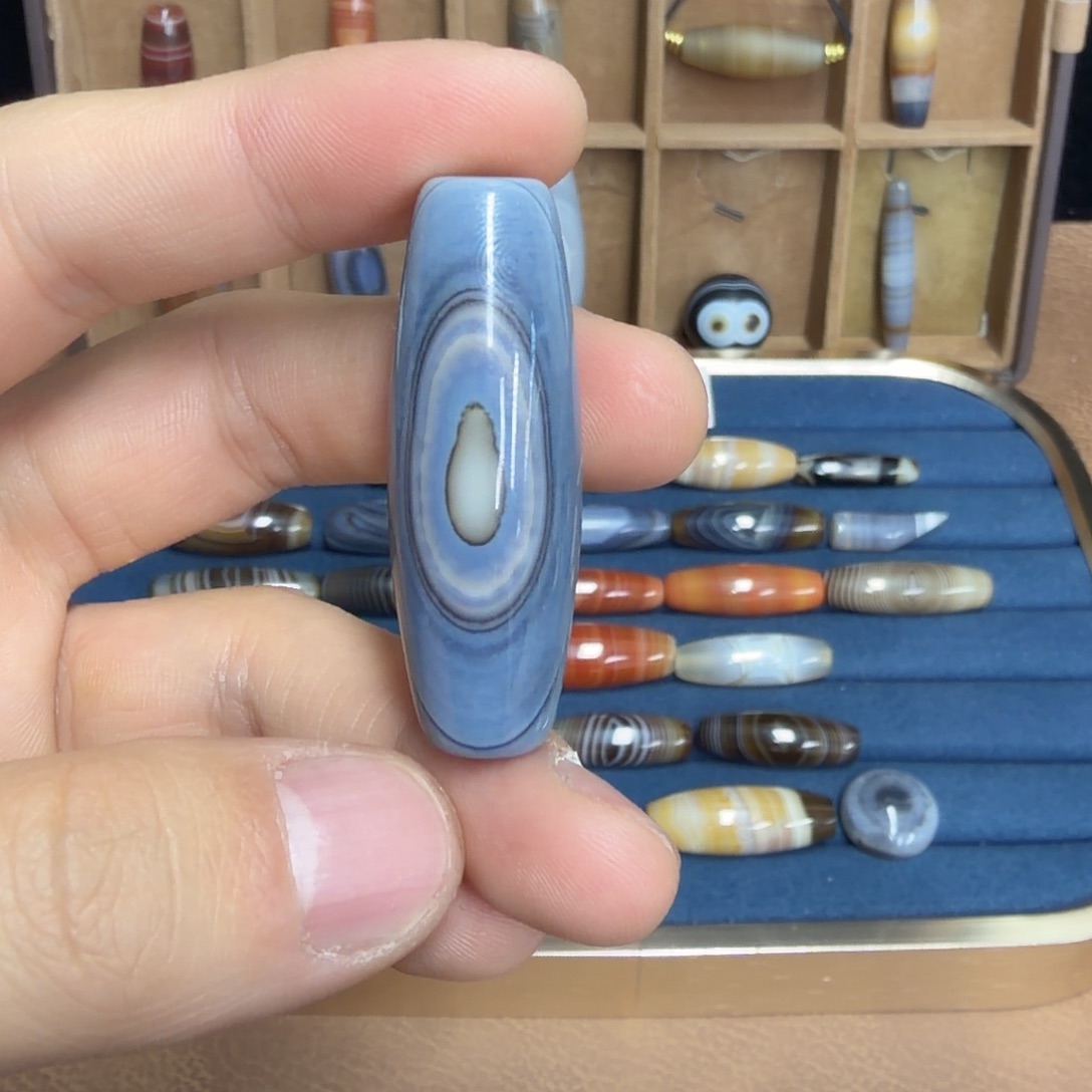 艾***管玛瑙/玉髓合金颈饰