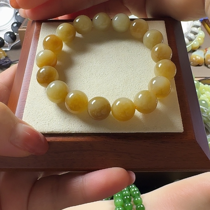 丑***姐和田玉（糖玉）未镶嵌手链