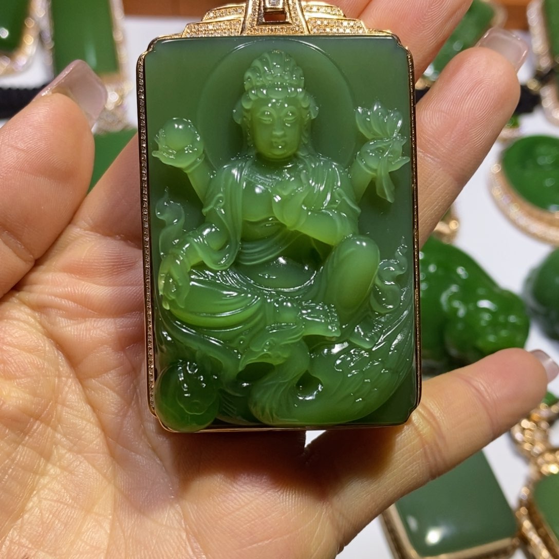 和田玉（碧玉）颈饰18K金镶嵌禅*