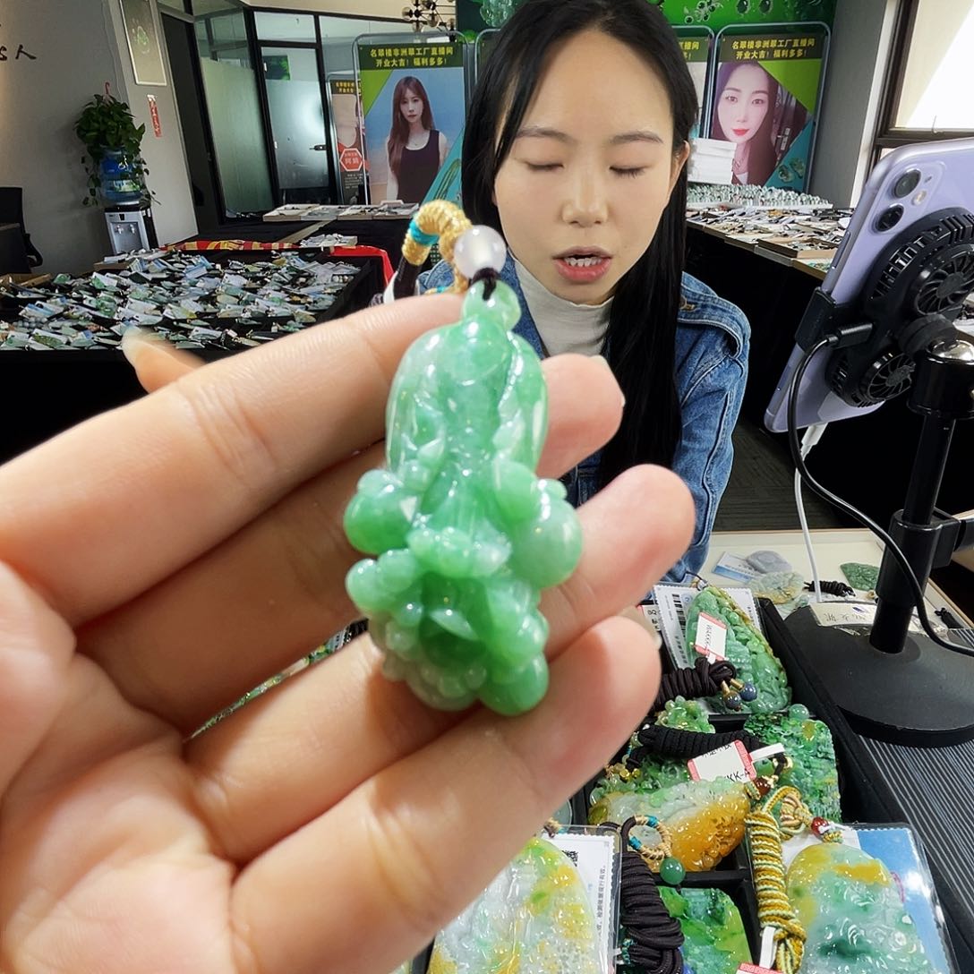 颈饰未镶嵌翡翠一