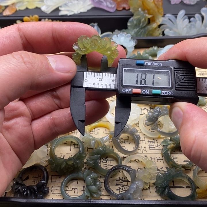 蛇纹石玉合金颈饰