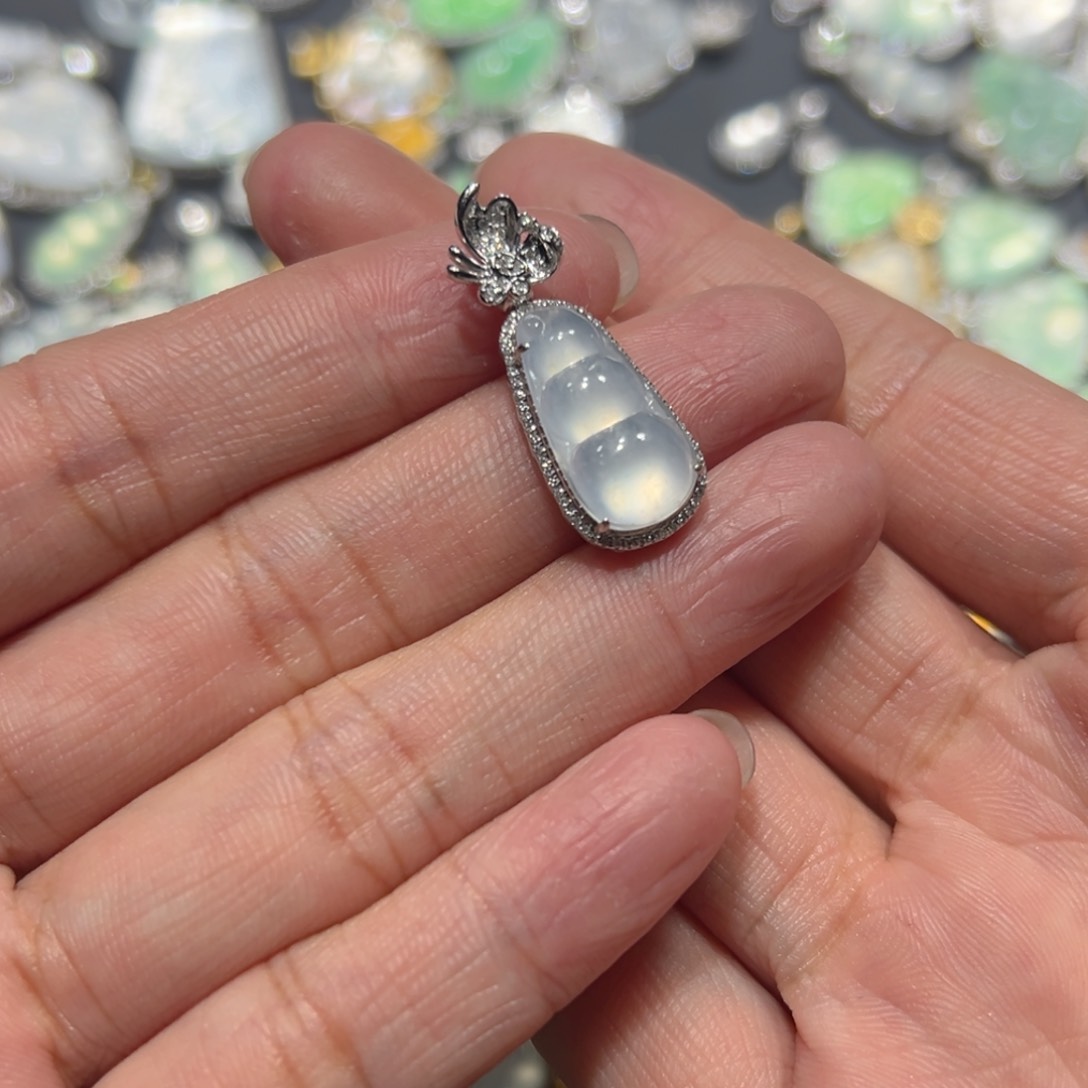 翡翠颈饰18K金镶嵌黄*敏吊坠