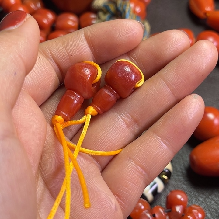 颈饰琉璃画****琉璃………..