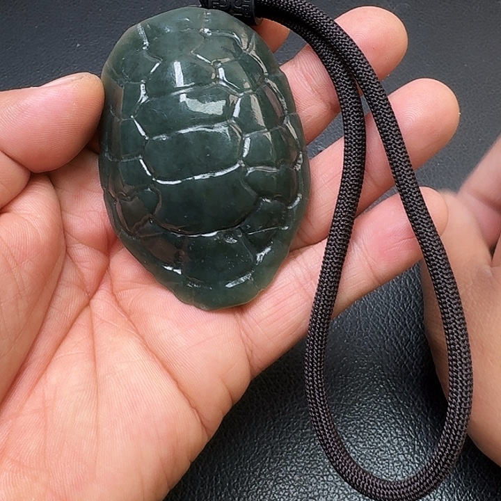 和田玉未镶嵌把件