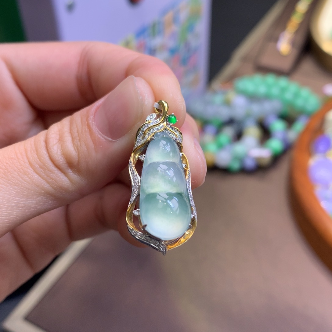 翡翠18K金镶嵌颈饰翡翠