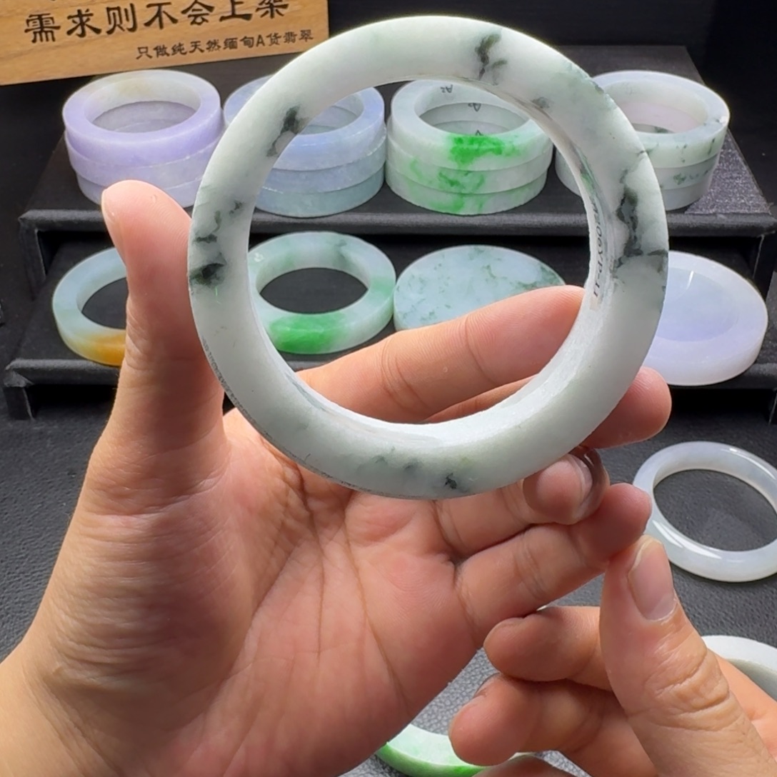 定制翡翠未镶嵌手镯