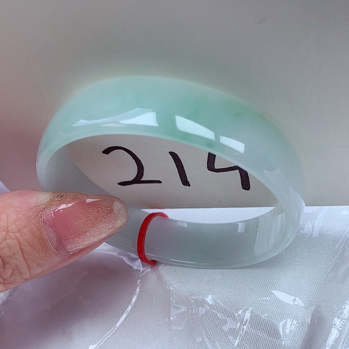 翡翠手镯未镶嵌翡翠