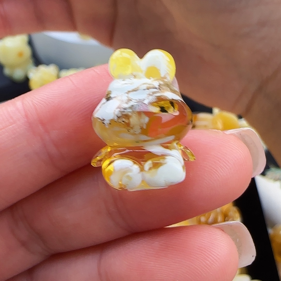 琥珀珠宝奇石未镶嵌