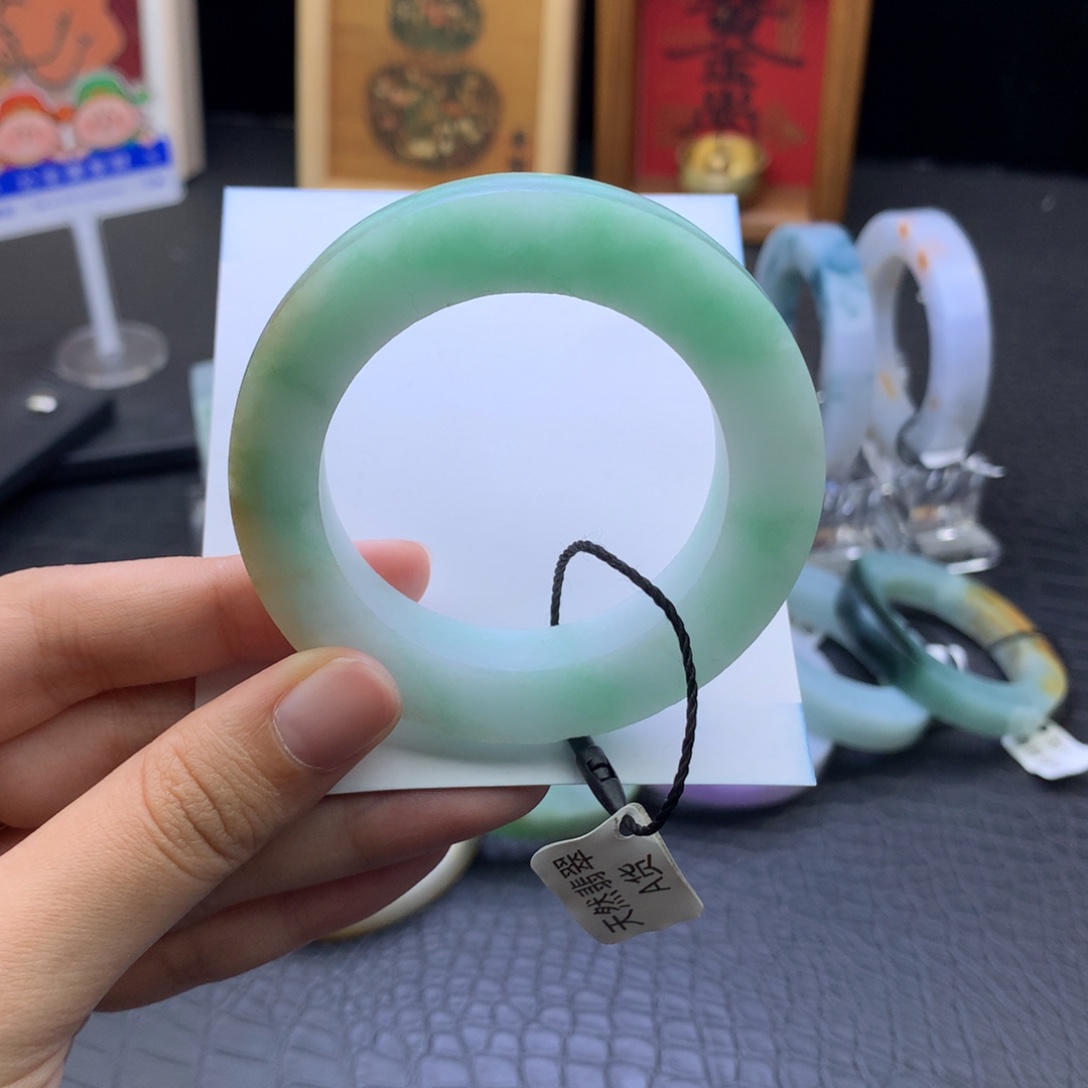 定制翡翠未镶嵌翡翠手镯